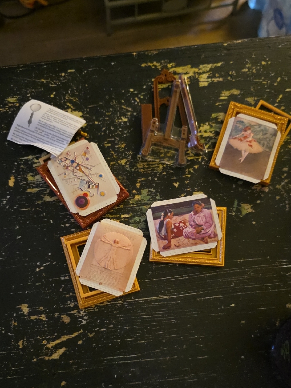Minibrand Miniature Gold Picture Frame Playset - Kids Action Figures Accessory